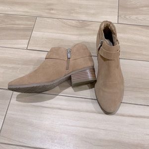 Kenneth Cole Suede Bootie SZ 6 1/2